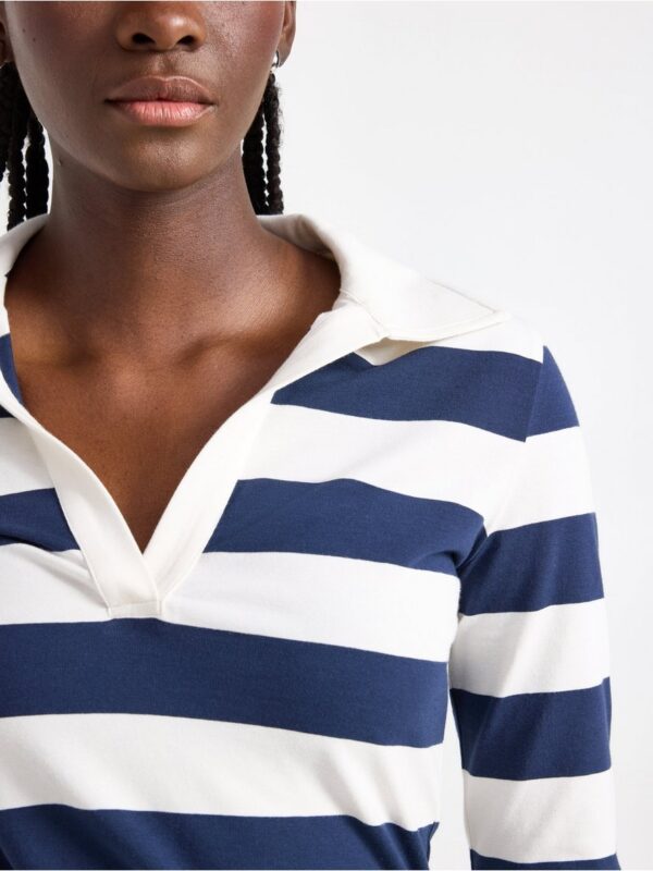 Figure-fit top with collar - 3006962-2150