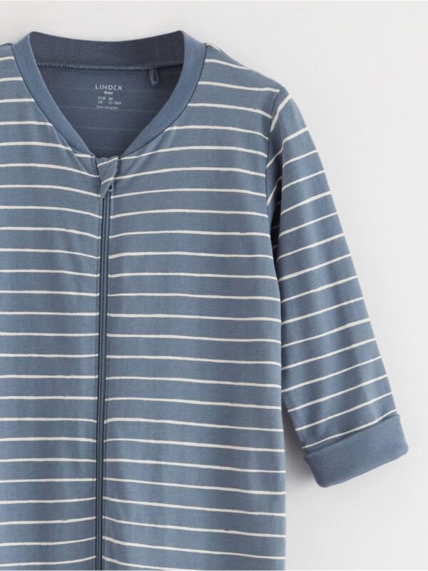 Pyjamas with stripes - 8617681-8419