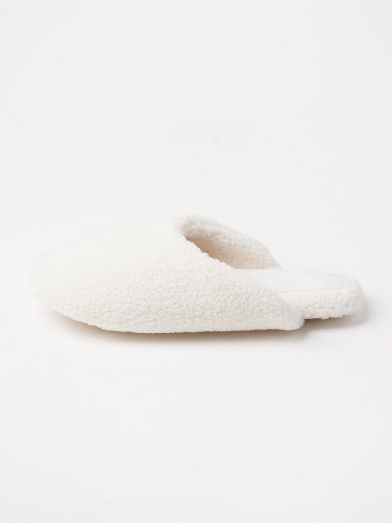 Slippers in pile - 3001790-300