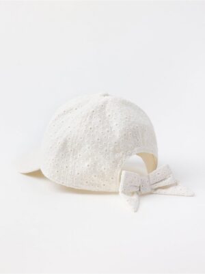 Cap with broderie anglaise - 3005846-325