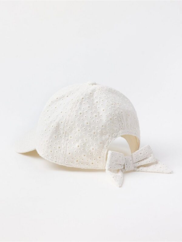 Cap with broderie anglaise - 3005846-325