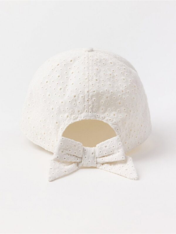 Cap with broderie anglaise - 3005846-325
