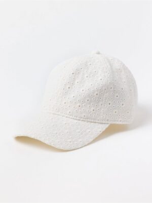 Cap with broderie anglaise - 3005846-325