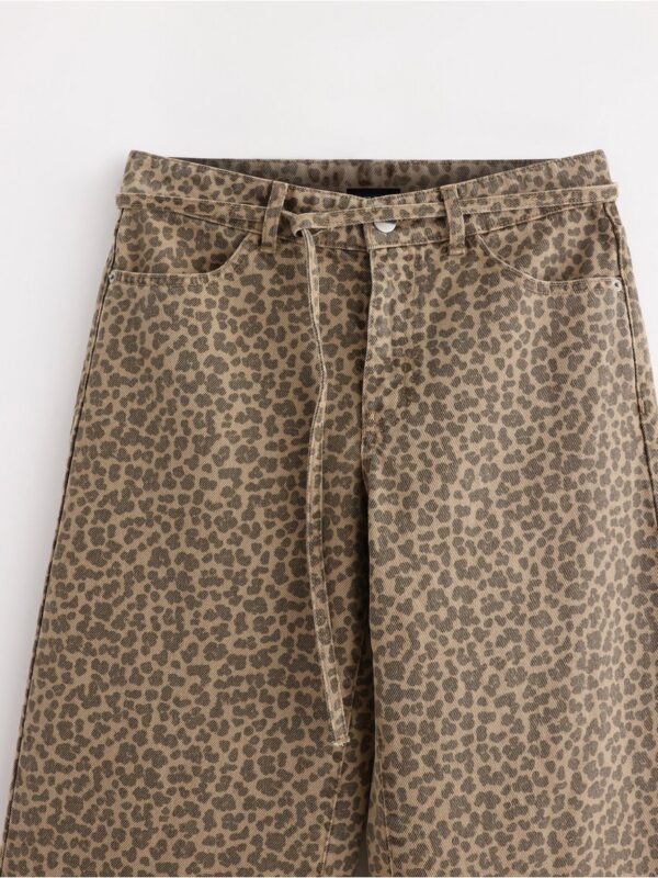 Trousers with leopard print - 3006546-4939