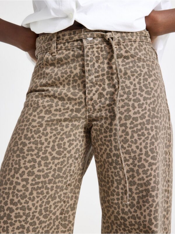Trousers with leopard print - 3006546-4939