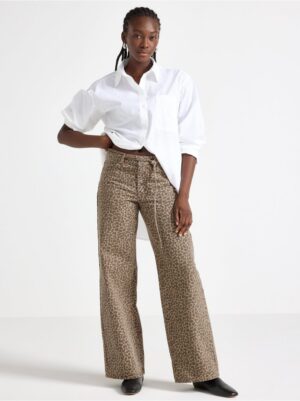 Trousers with leopard print - 3006546-4939