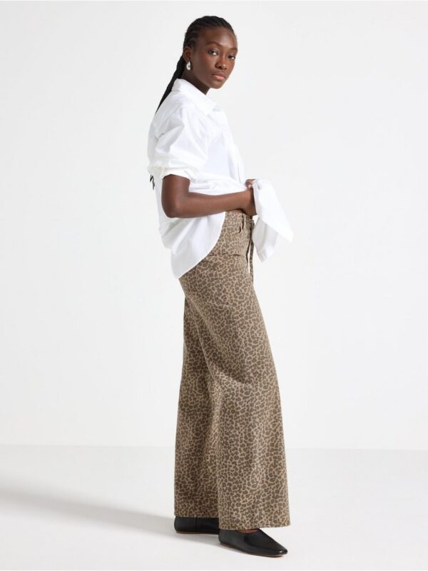 Trousers with leopard print - 3006546-4939