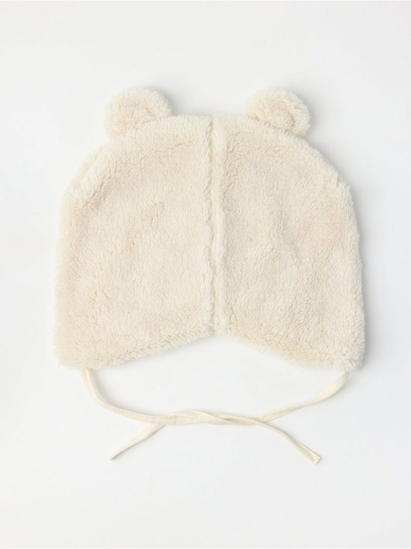 Hat in pile with ears - 8598764-1230