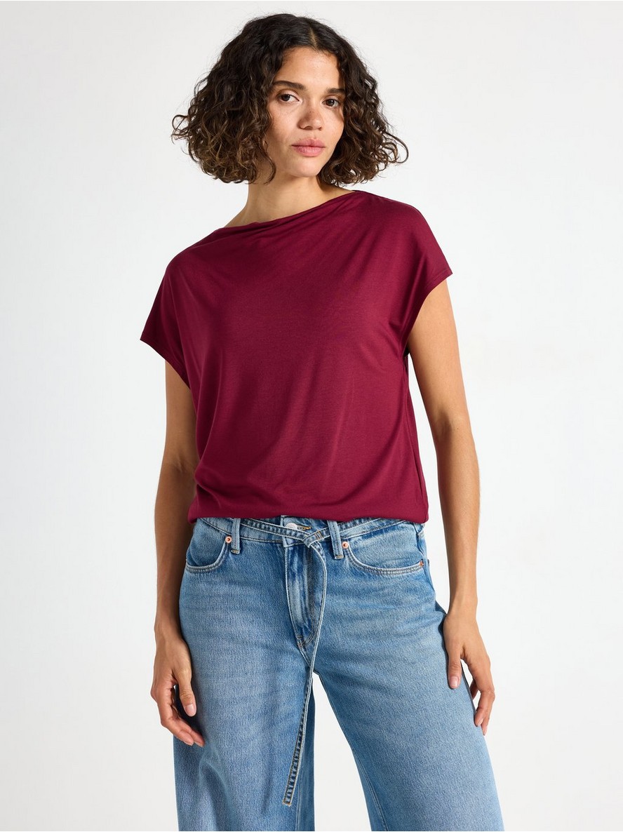 – Short-sleeved top