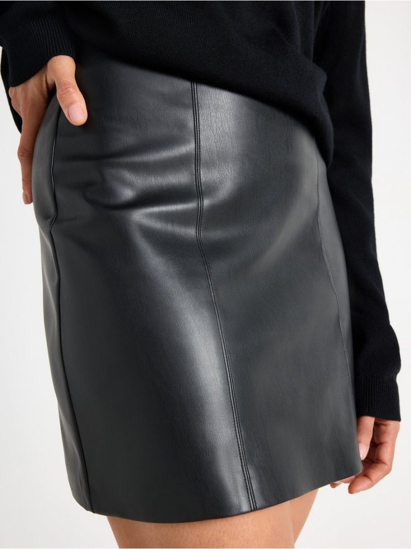 Mini skirt in imitation leather - 3008183-80