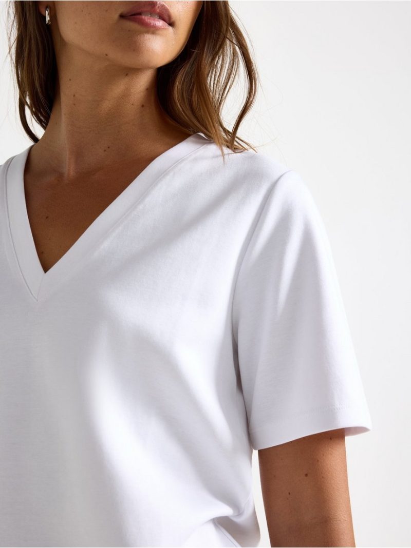 T-shirt with v-neck - 3008200-70