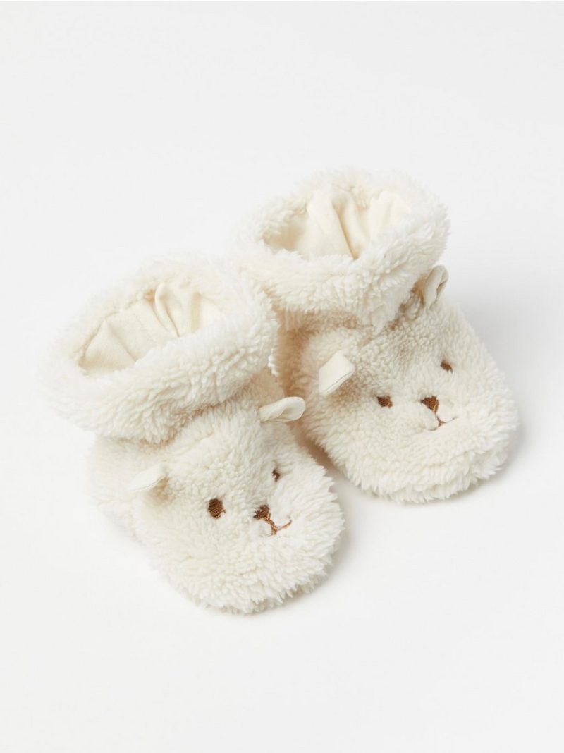 Slippers in pile - 8598766-1230