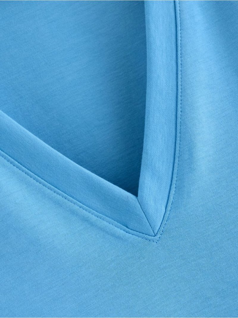 T-shirt with v-neck - 3008200-1378