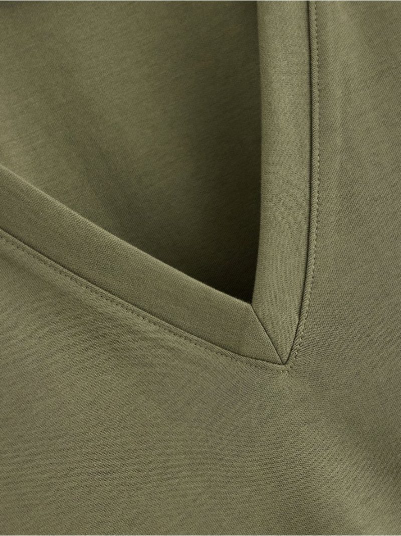 T-shirt with v-neck - 3008200-6745