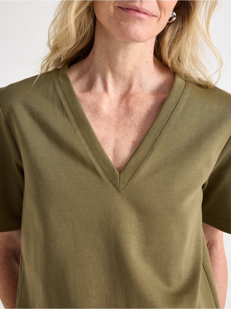 T-shirt with v-neck - 3008200-6745