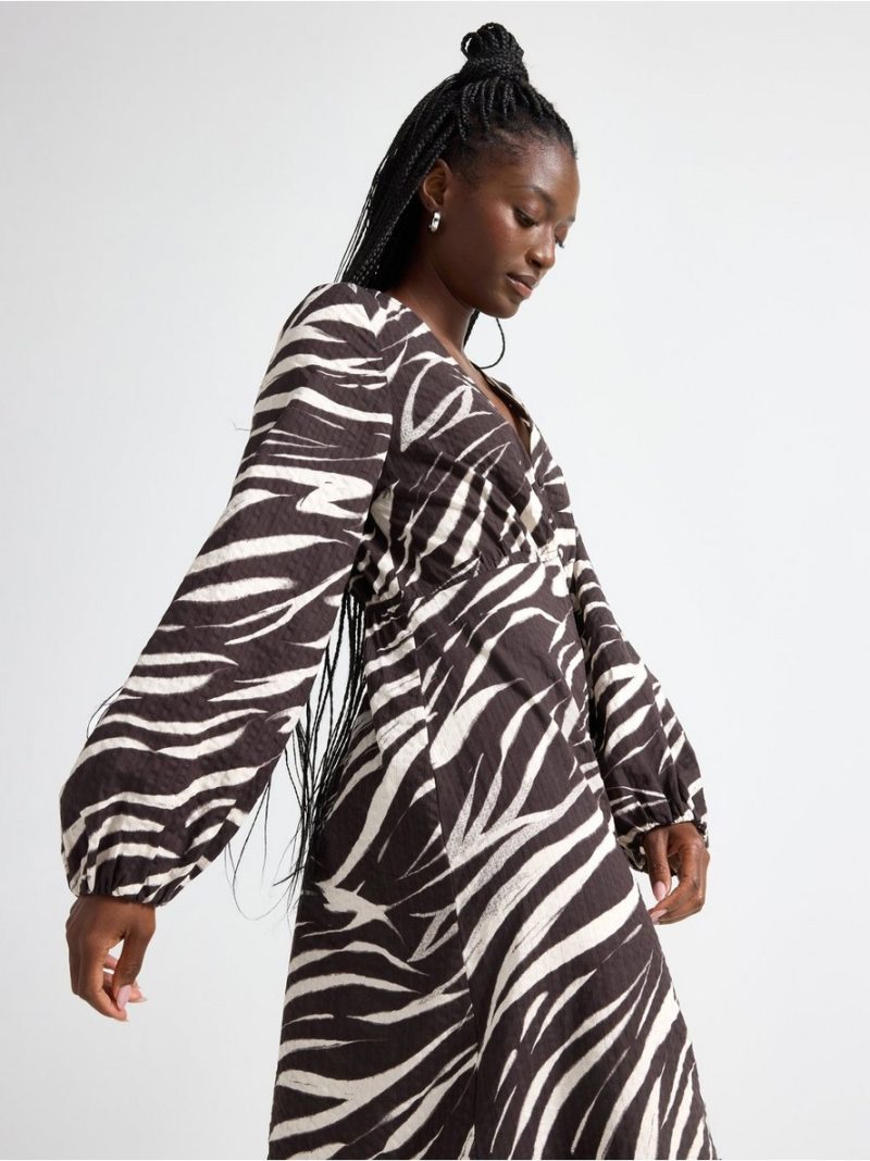 Long-sleeved midi dress in seersucker - 3011010-4317