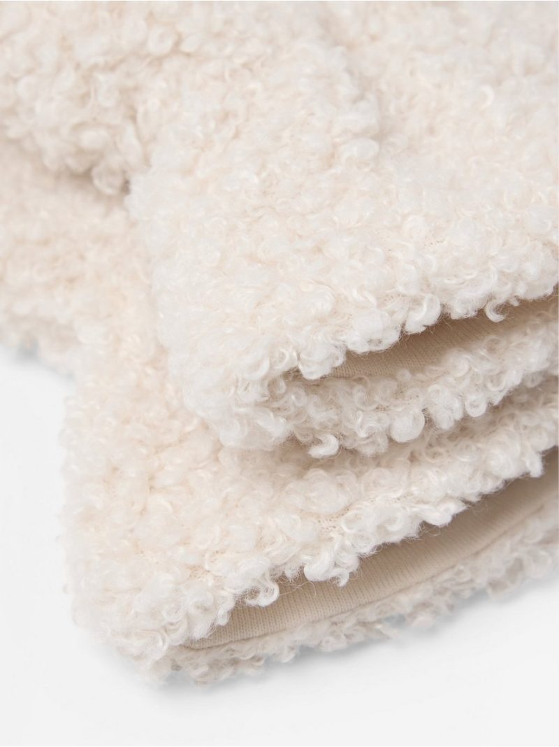 Mittens in pile - 3012485-1230