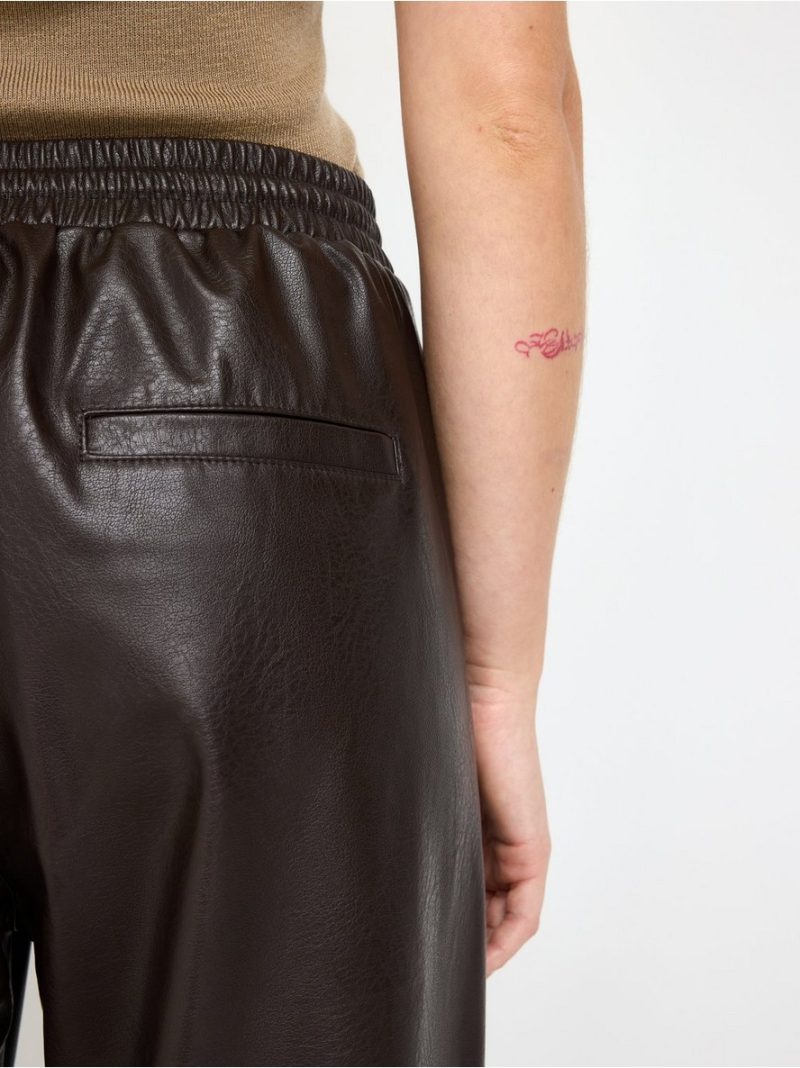 Straight trousers in imitation leather - 3012615-8117