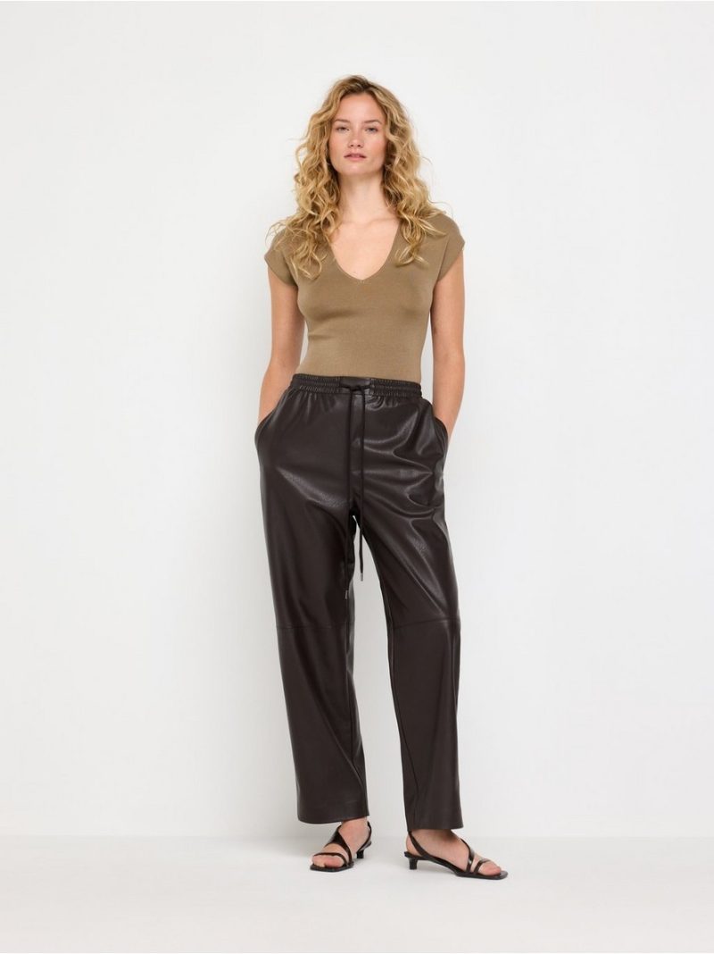 Straight trousers in imitation leather - 3012615-8117