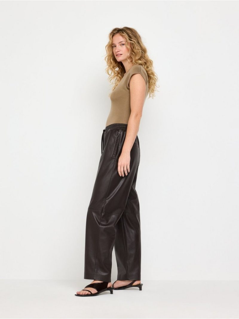 Straight trousers in imitation leather - 3012615-8117