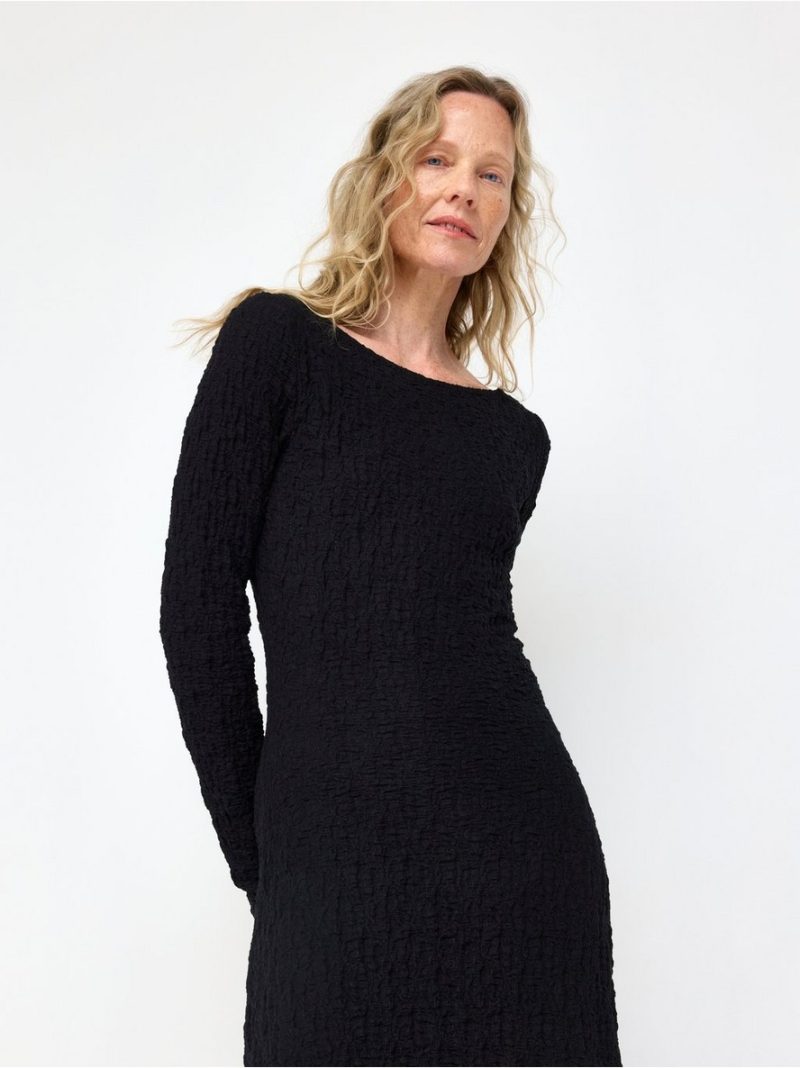 Crinkled midi dress with long sleeves - 3013382-80