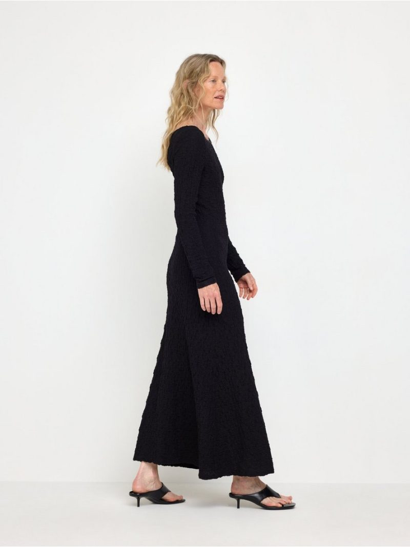 Crinkled midi dress with long sleeves - 3013382-80