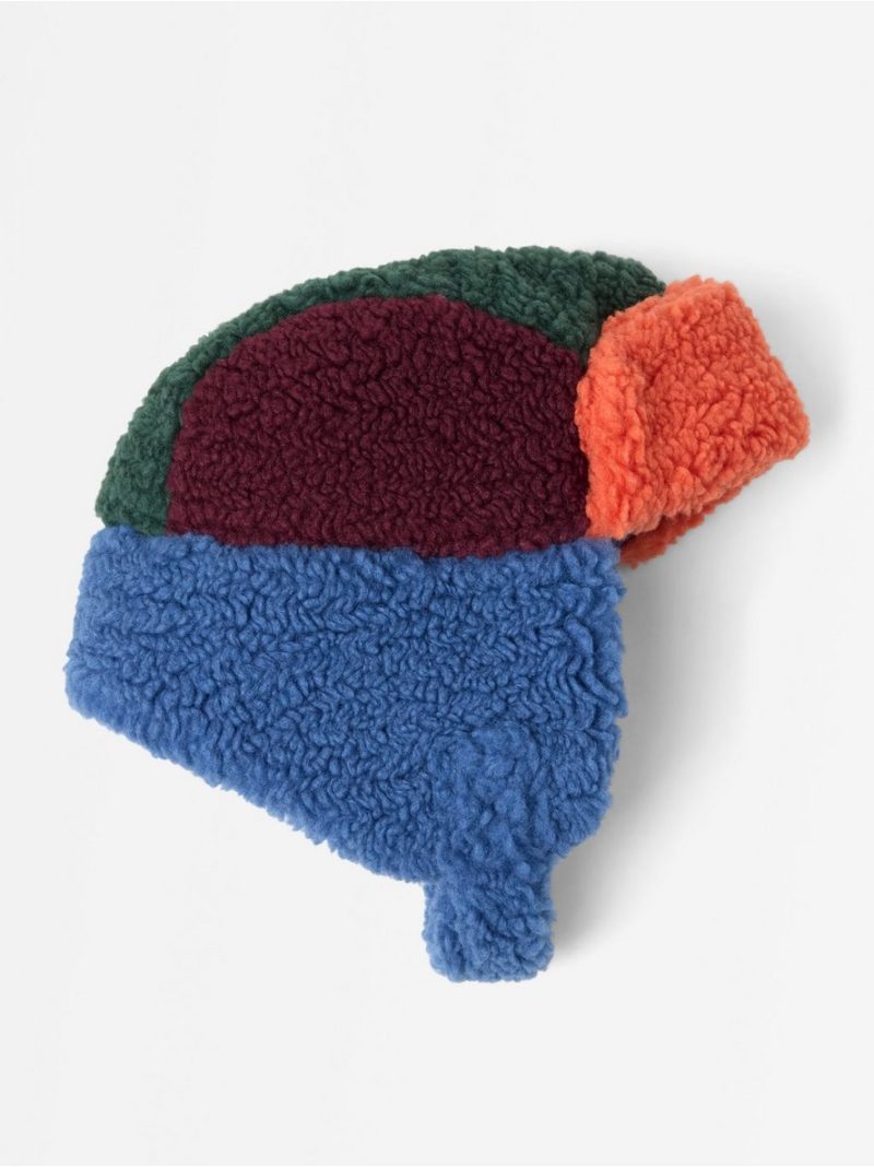 Trapper hat in pile - 3013136-2023